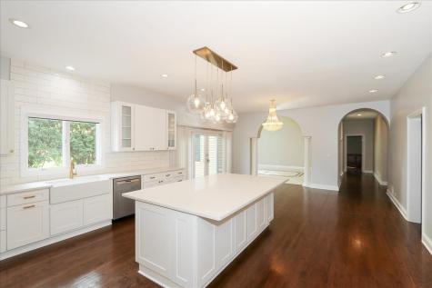 5N523 East Lakeview Circle St. Charles IL 60175
