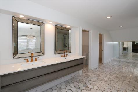 5N523 East Lakeview Circle St. Charles IL 60175