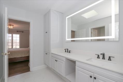 5N523 East Lakeview Circle St. Charles IL 60175