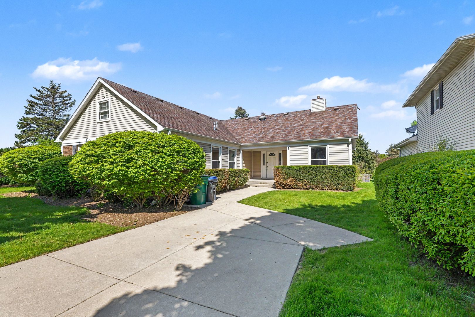 8 Greenvale Road SE Vernon Hills IL 60061