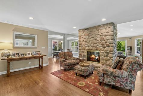 48 Fox Trail Lincolnshire IL 60069