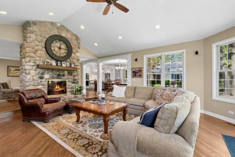 48 Fox Trail Lincolnshire IL 60069