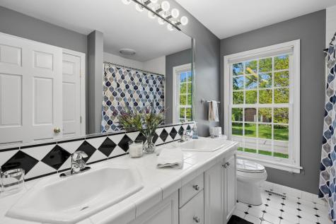 48 Fox Trail Lincolnshire IL 60069
