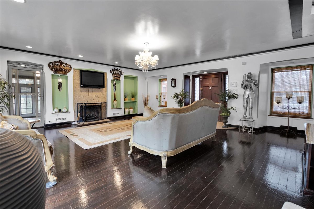 7545 South Carpenter Street Chicago IL 60620