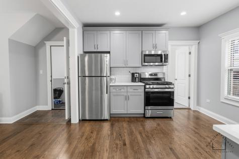 5010 West Newport Avenue Chicago IL 60641