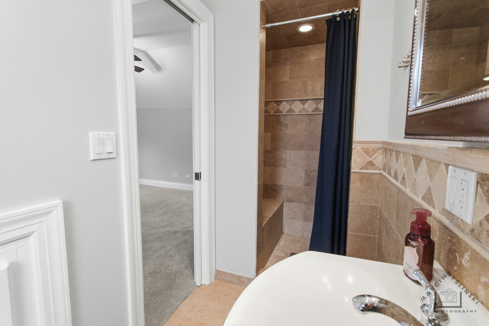 5010 West Newport Avenue Chicago IL 60641