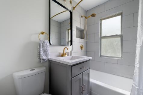 715 East 105th Place Chicago IL 60628