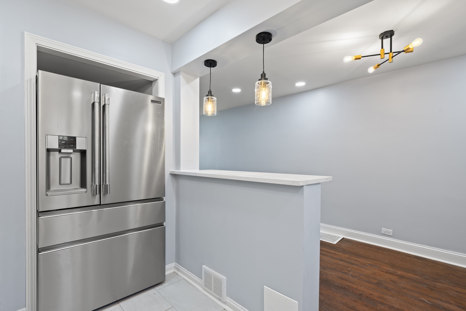 715 East 105th Place Chicago IL 60628