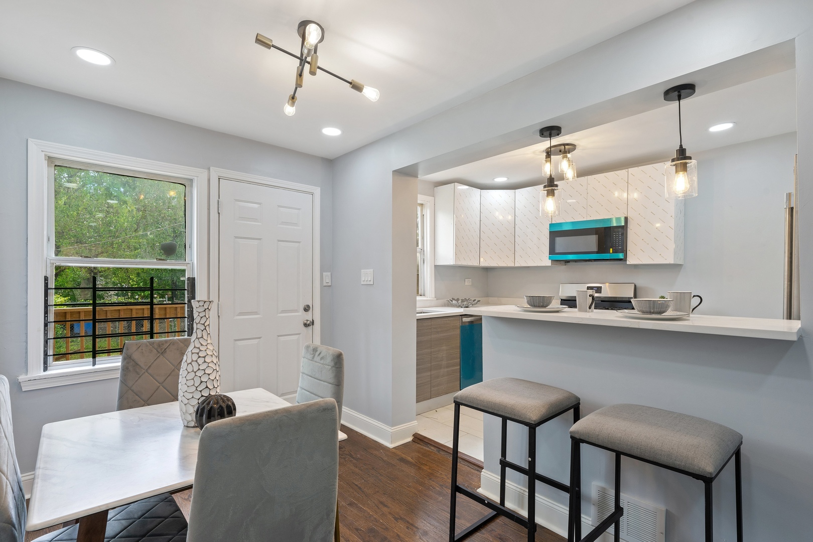 715 East 105th Place Chicago IL 60628