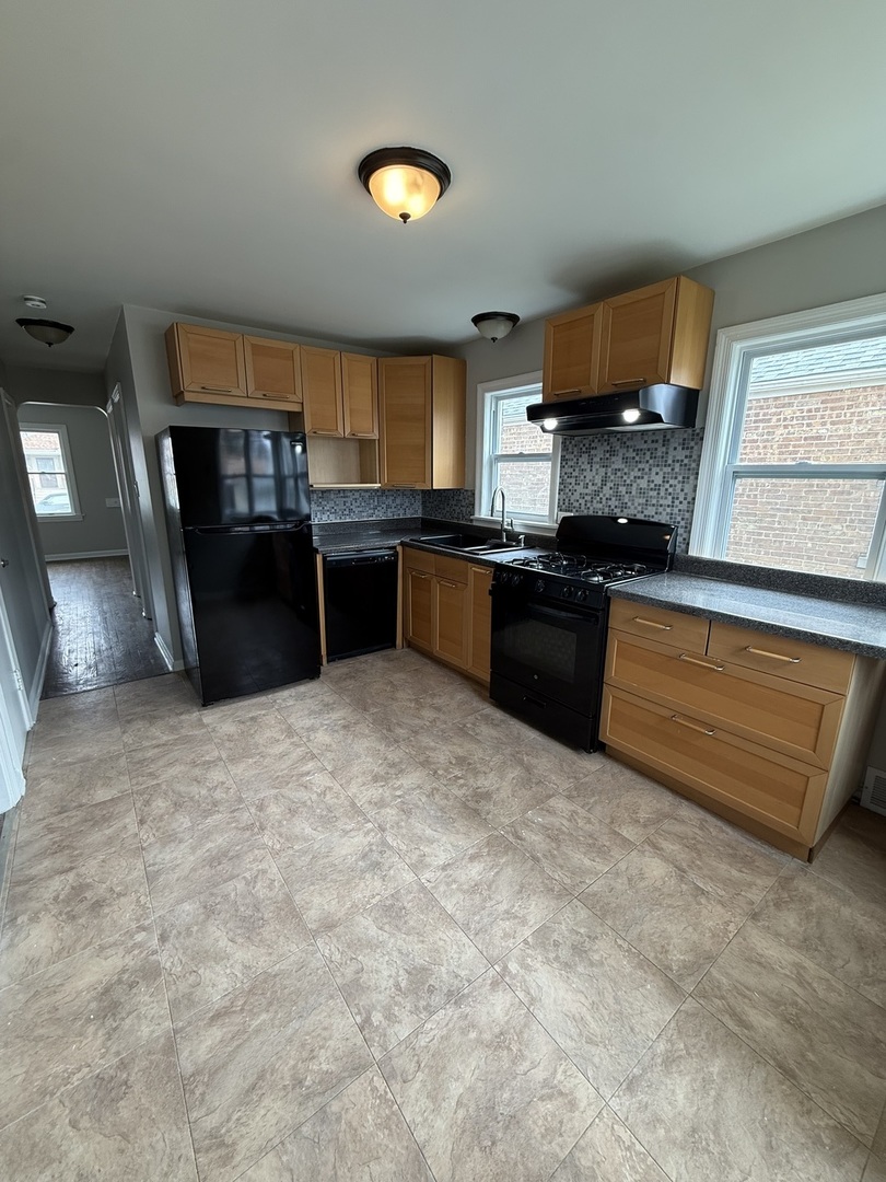 7952 South Trumbull Avenue Chicago IL 60652