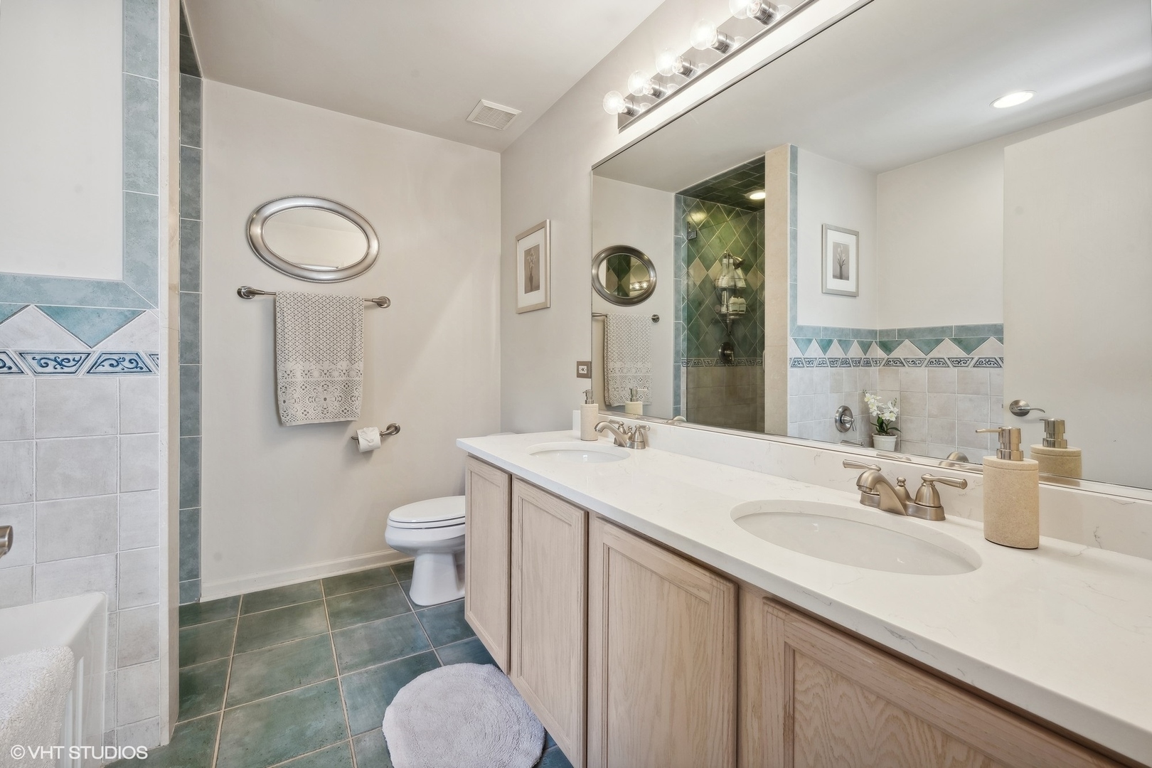 3834 North Milwaukee Court Chicago IL 60641