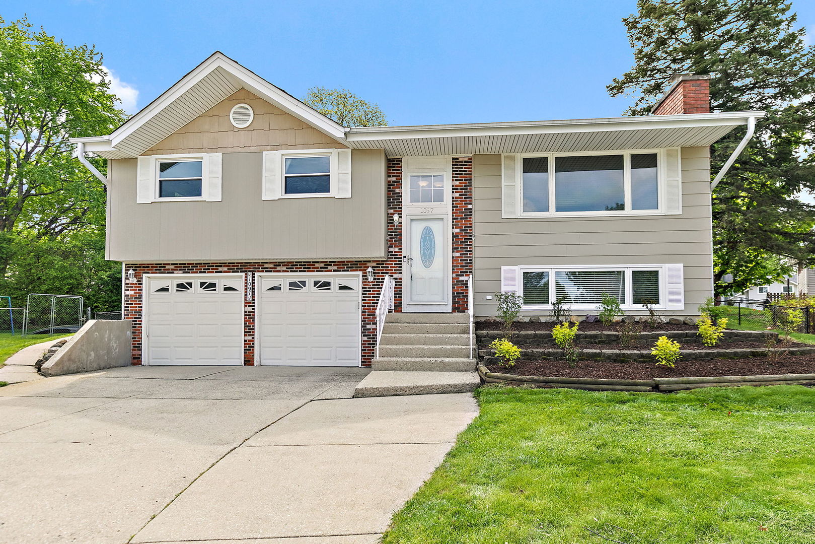 1097 Stratham Court Schaumburg IL 60193
