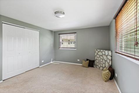 1097 Stratham Court Schaumburg IL 60193