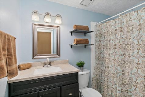 1097 Stratham Court Schaumburg IL 60193