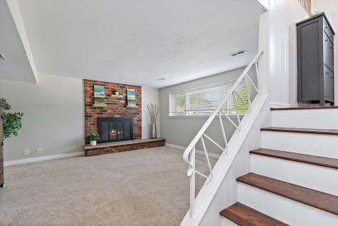 1097 Stratham Court Schaumburg IL 60193