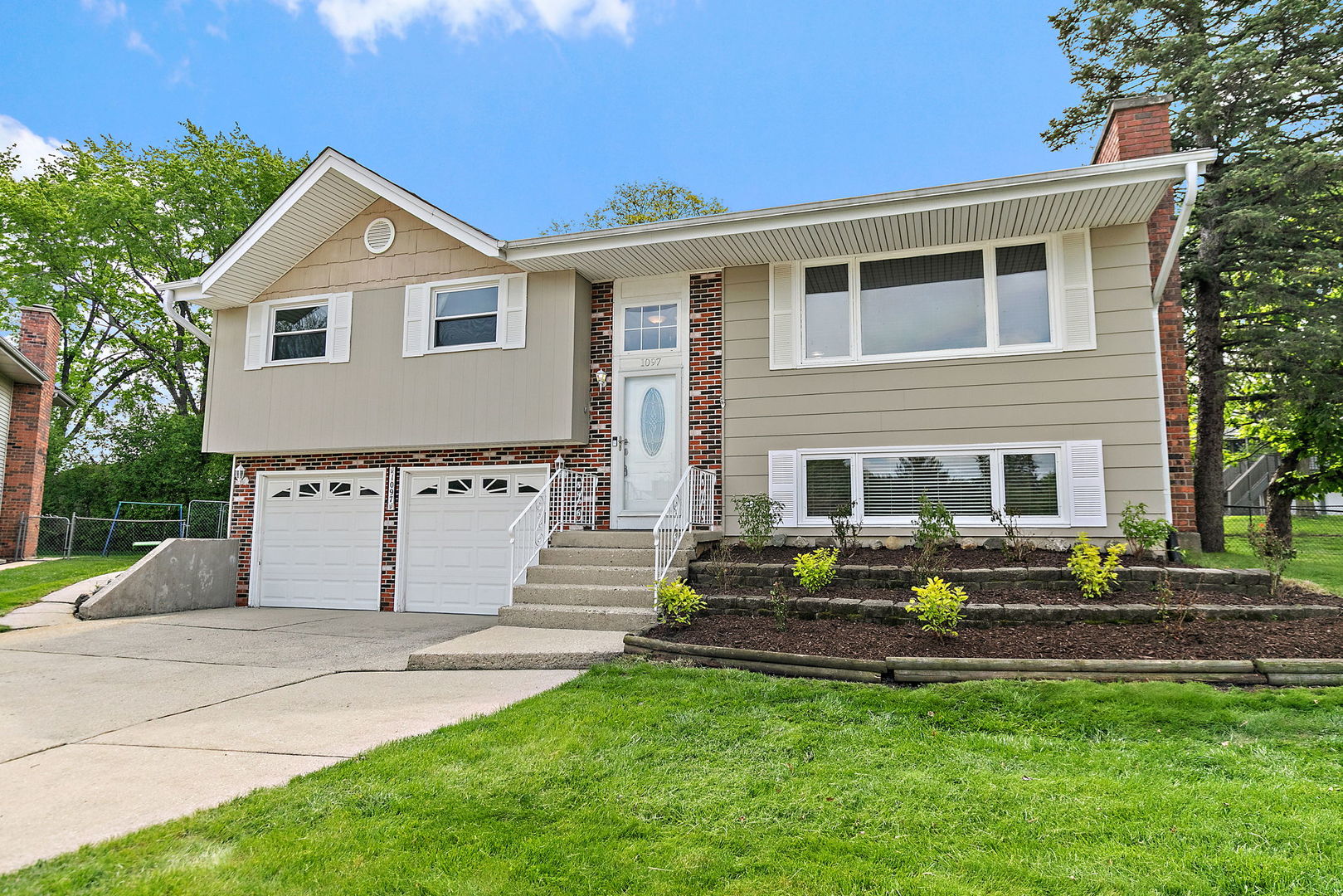 1097 Stratham Court Schaumburg IL 60193