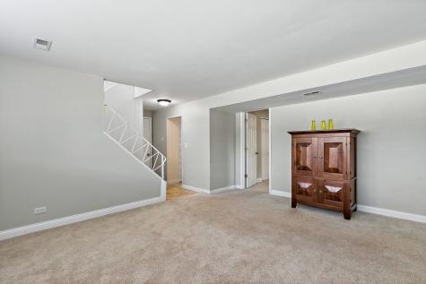 1097 Stratham Court Schaumburg IL 60193