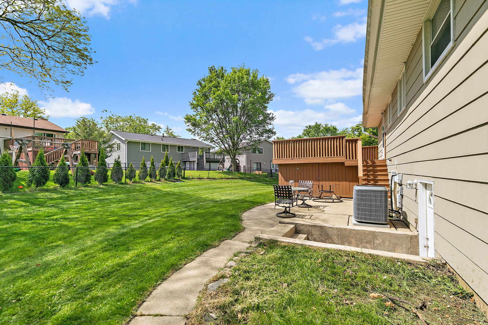 1097 Stratham Court Schaumburg IL 60193
