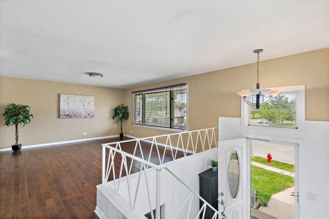 1097 Stratham Court Schaumburg IL 60193