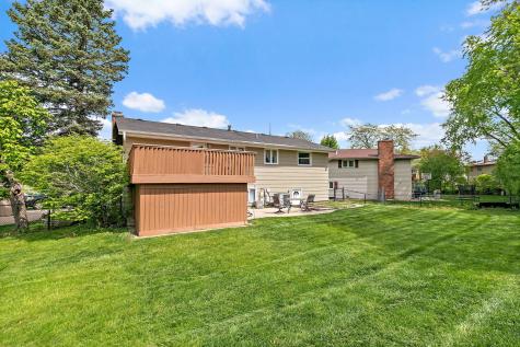 1097 Stratham Court Schaumburg IL 60193