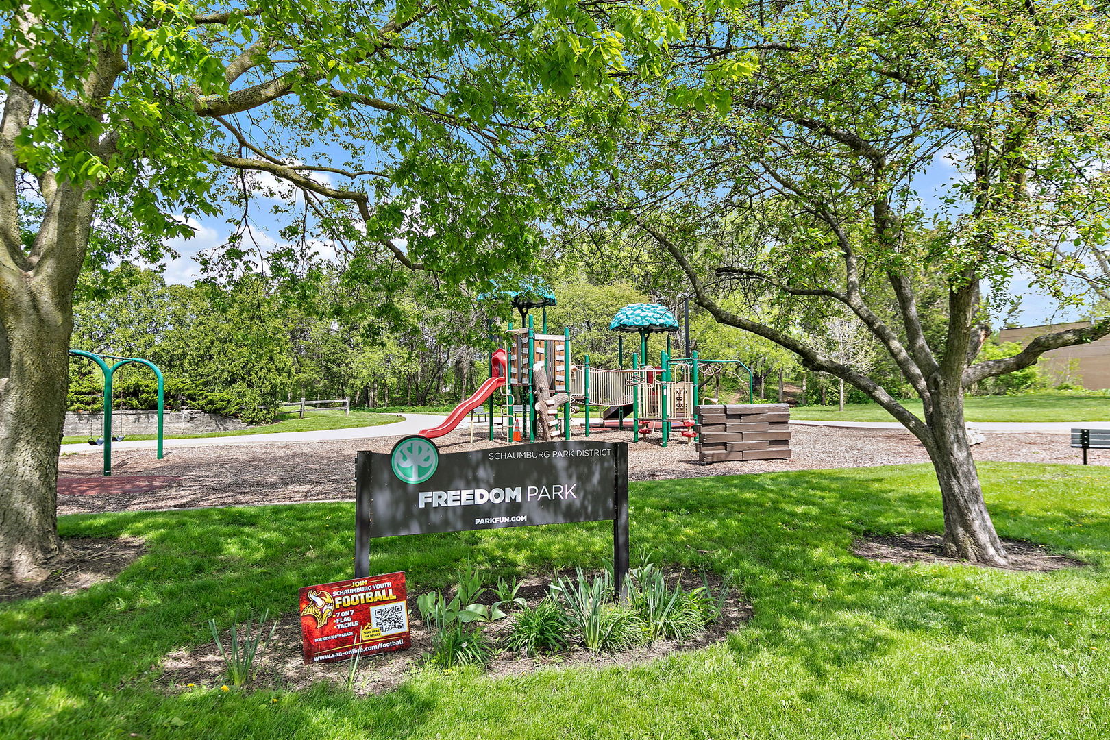 1097 Stratham Court Schaumburg IL 60193
