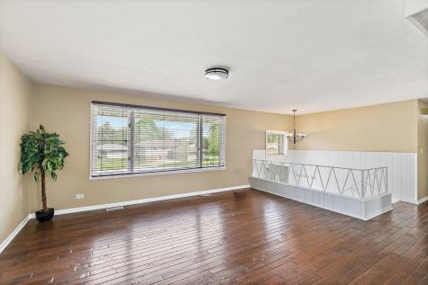 1097 Stratham Court Schaumburg IL 60193