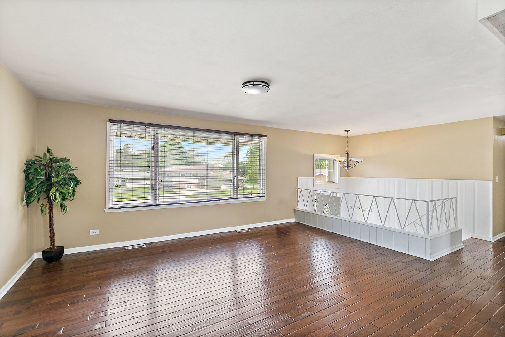 1097 Stratham Court Schaumburg IL 60193
