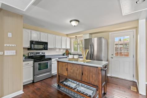 1097 Stratham Court Schaumburg IL 60193