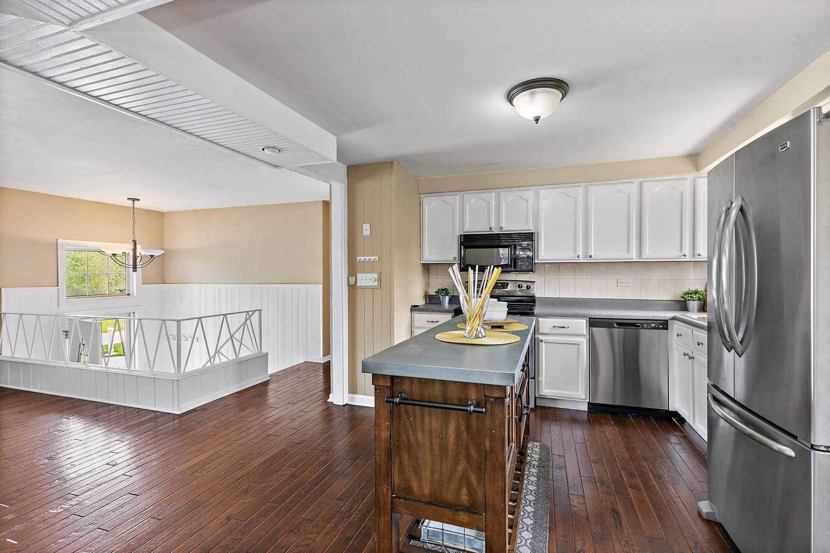 1097 Stratham Court Schaumburg IL 60193