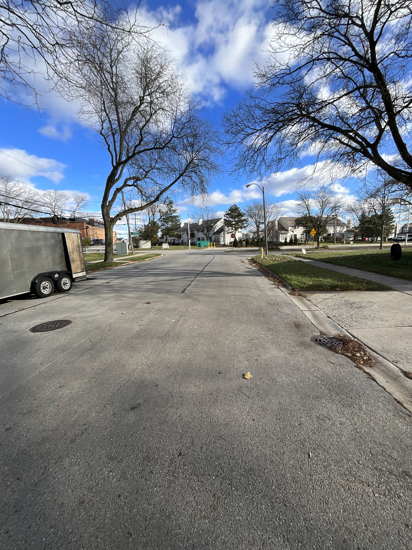 900 Arthur Drive Lombard IL 60148