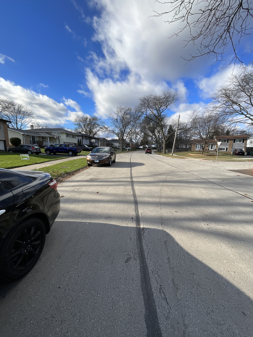 900 Arthur Drive Lombard IL 60148