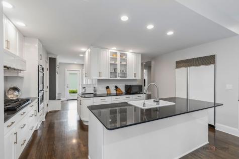 790 West Deerpath Road Lake Forest IL 60045