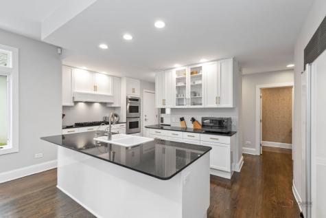 790 West Deerpath Road Lake Forest IL 60045