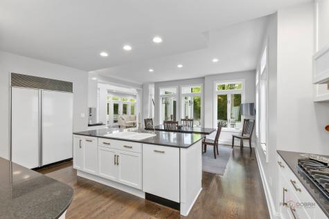 790 West Deerpath Road Lake Forest IL 60045