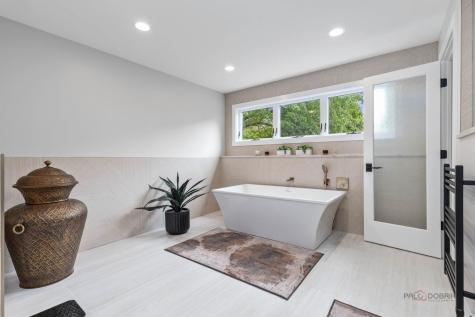 790 West Deerpath Road Lake Forest IL 60045