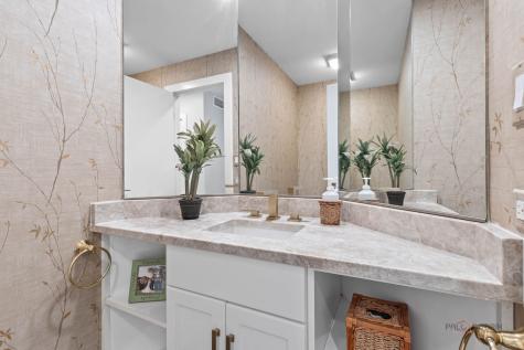 790 West Deerpath Road Lake Forest IL 60045