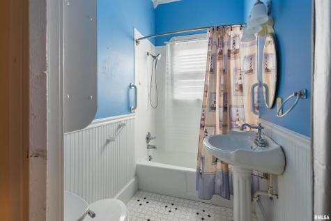 607 North Logan Street Marion IL 62959