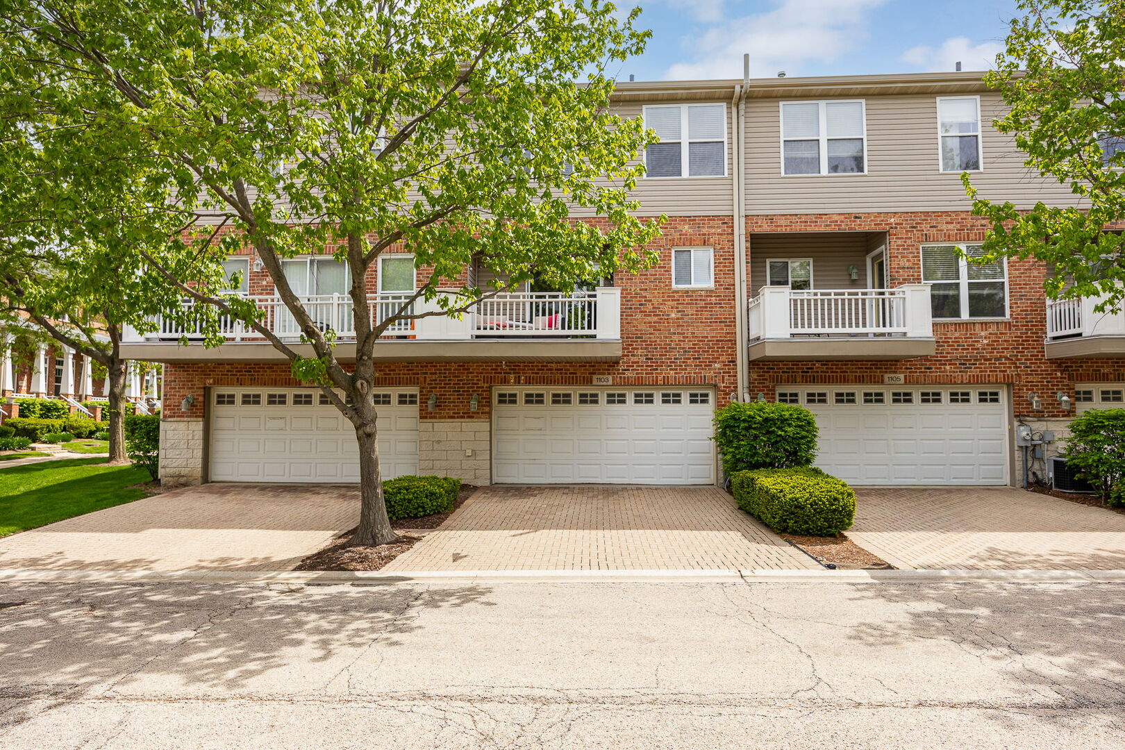 1103 Longwood Drive Lisle IL 60532