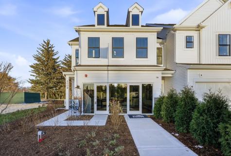2021 Kensington Lane Hoffman Estates IL 60169