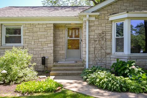 325 Lambert Road Glen Ellyn IL 60137
