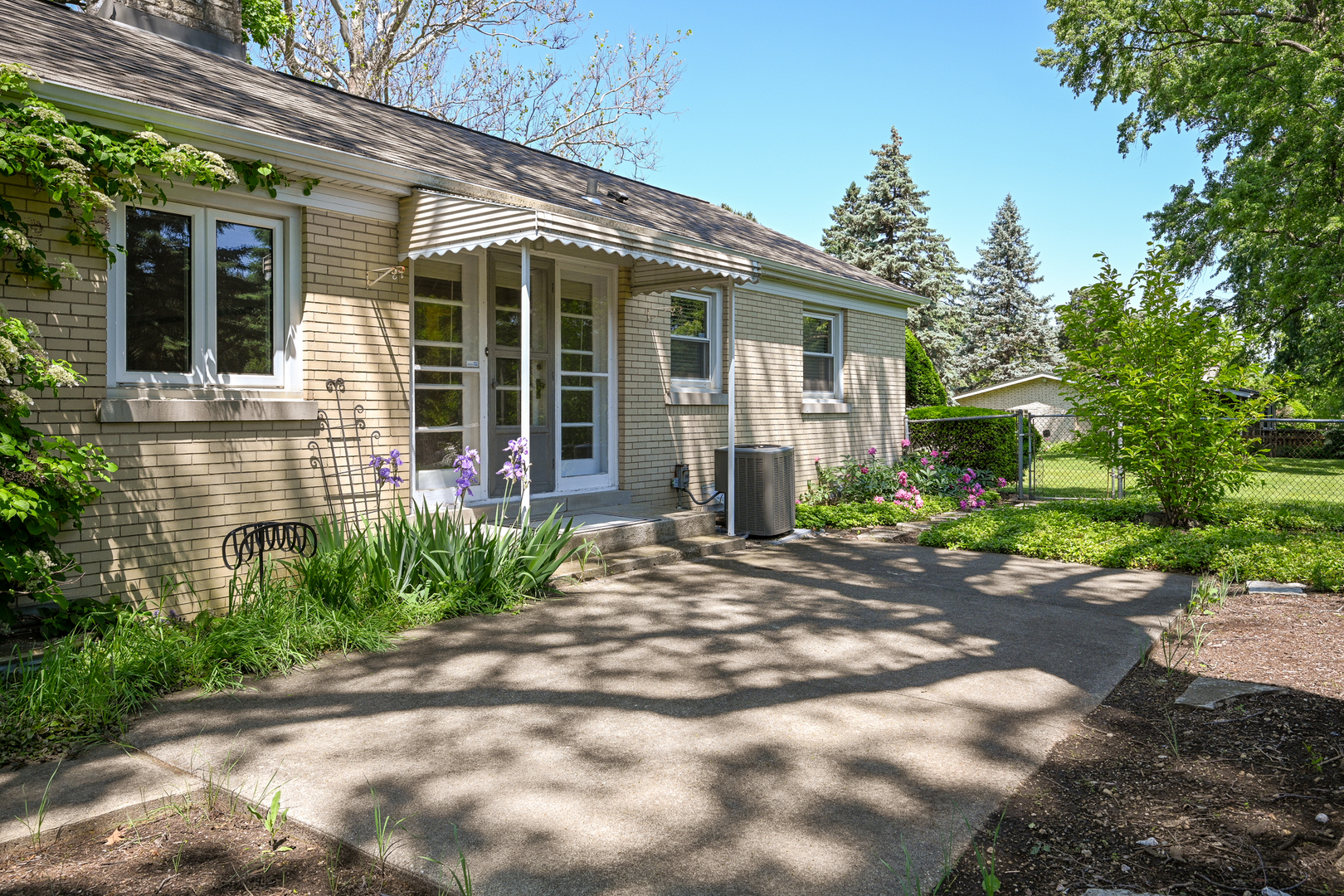325 Lambert Road Glen Ellyn IL 60137