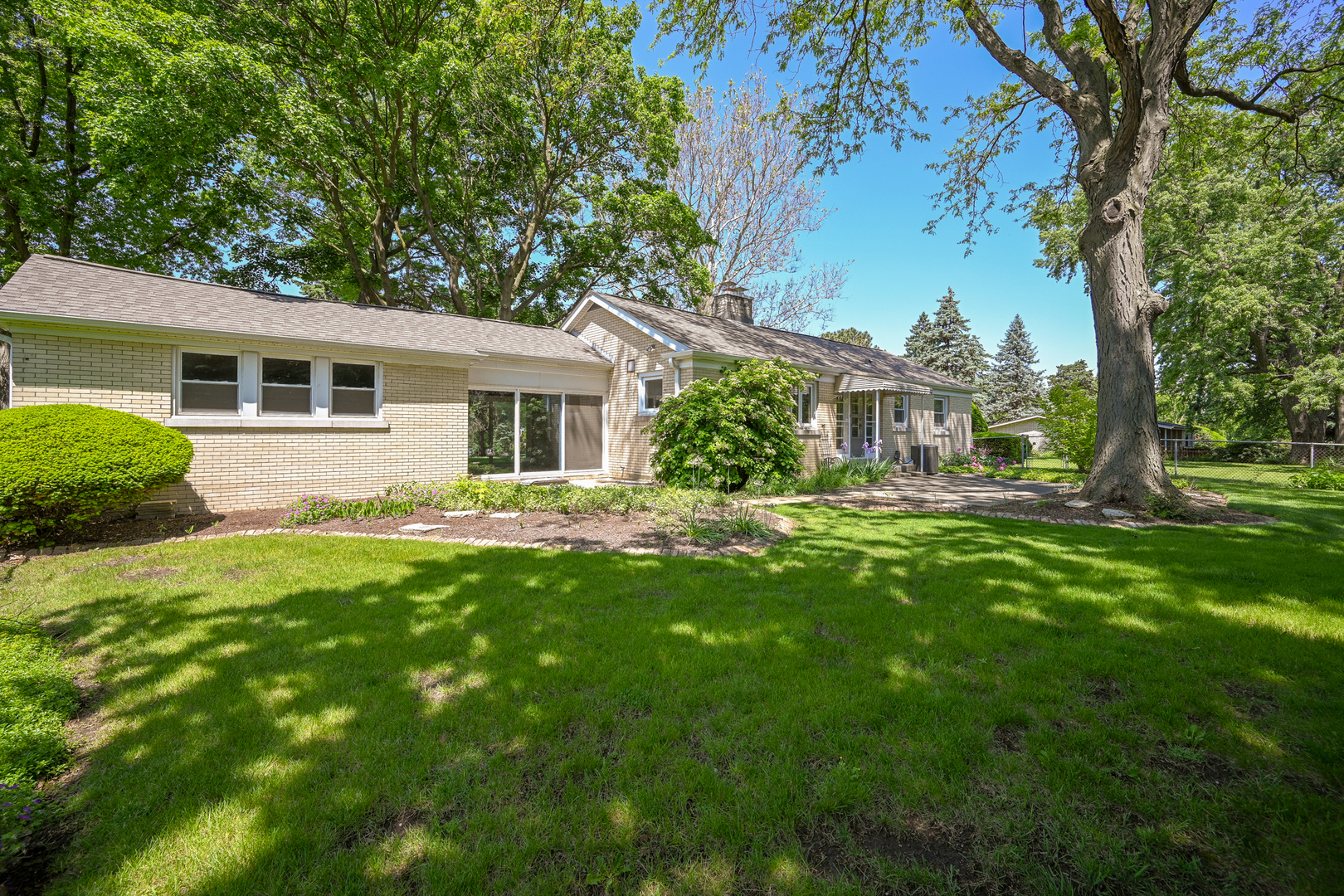 325 Lambert Road Glen Ellyn IL 60137