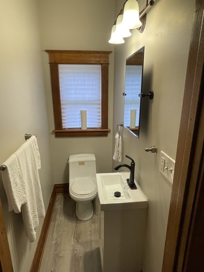 557 North Leamington Avenue Chicago IL 60644
