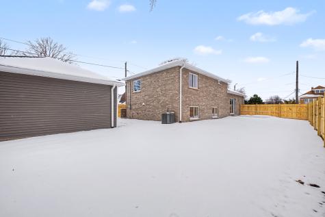 8245 43RD Place Lyons IL 60534