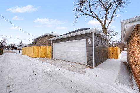 8245 43RD Place Lyons IL 60534