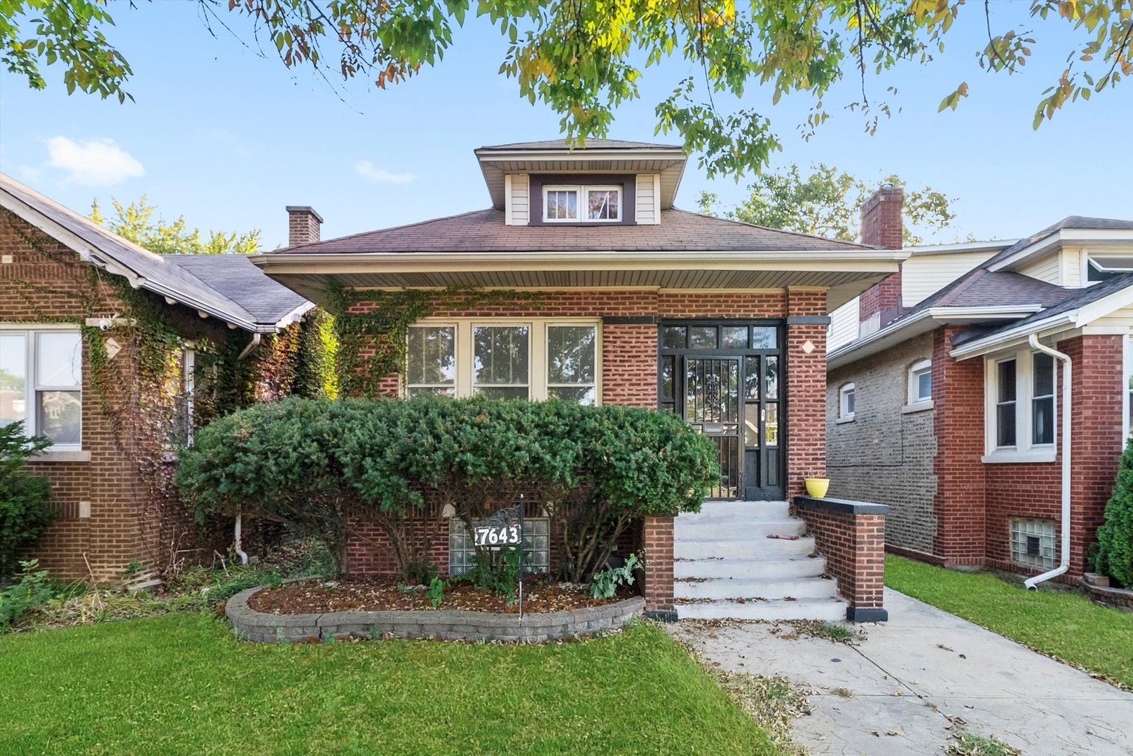 7643 South Paxton Avenue Chicago IL 60649