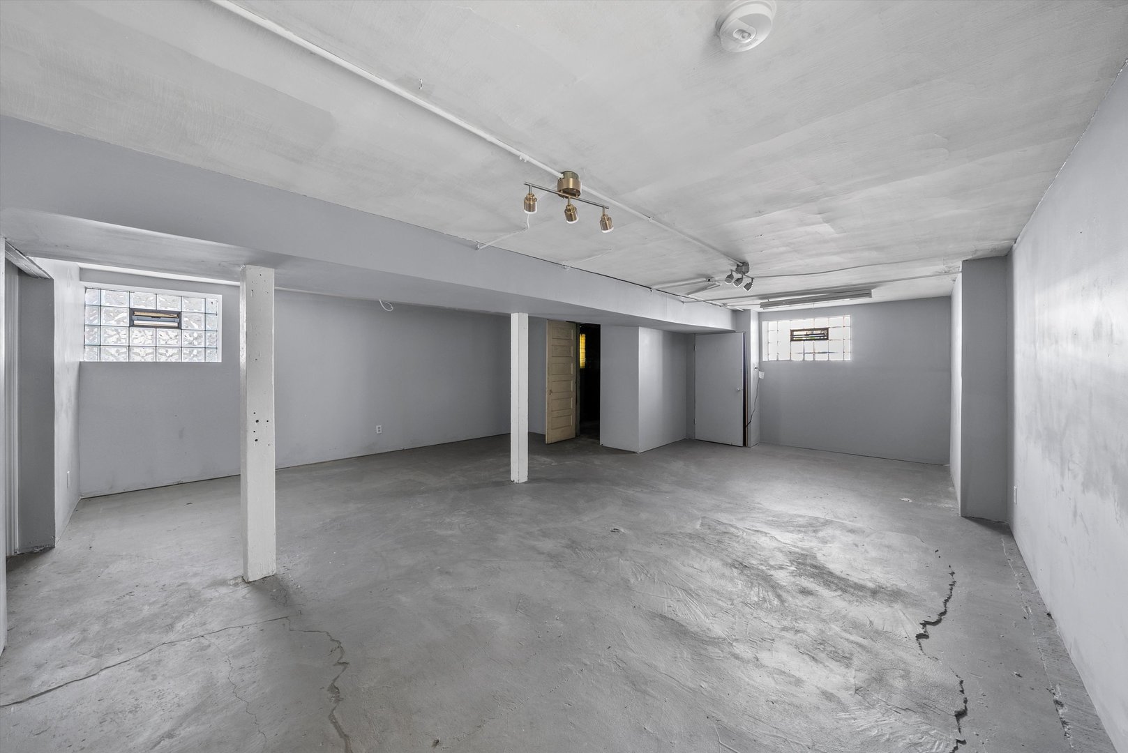 7643 South Paxton Avenue Chicago IL 60649