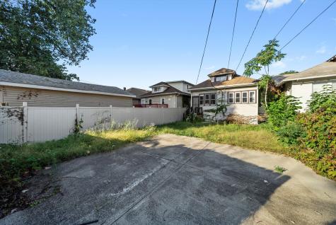 7643 South Paxton Avenue Chicago IL 60649