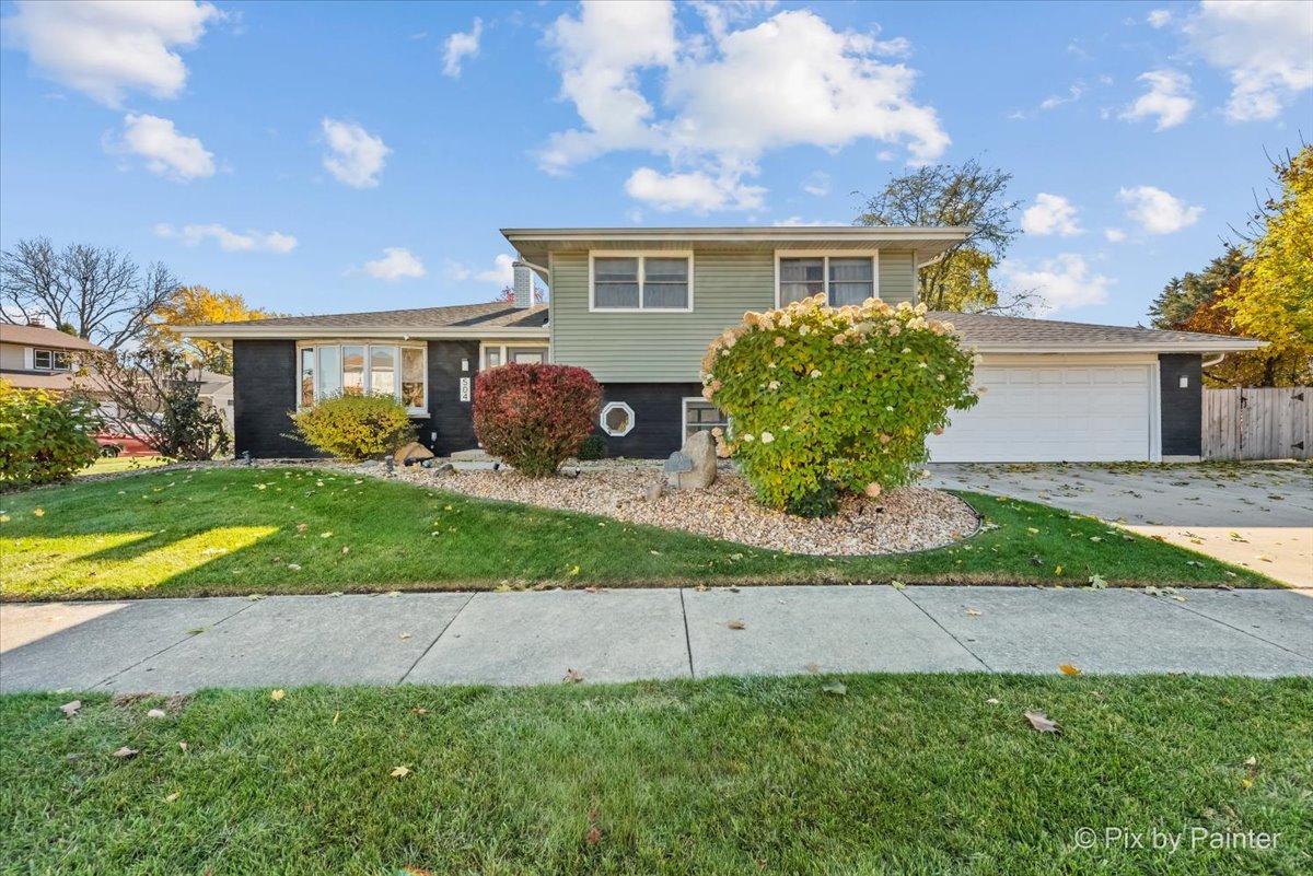 504 Flint Trail Carol Stream IL 60188