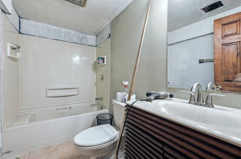13 Signal Point Lane Galena IL 61036